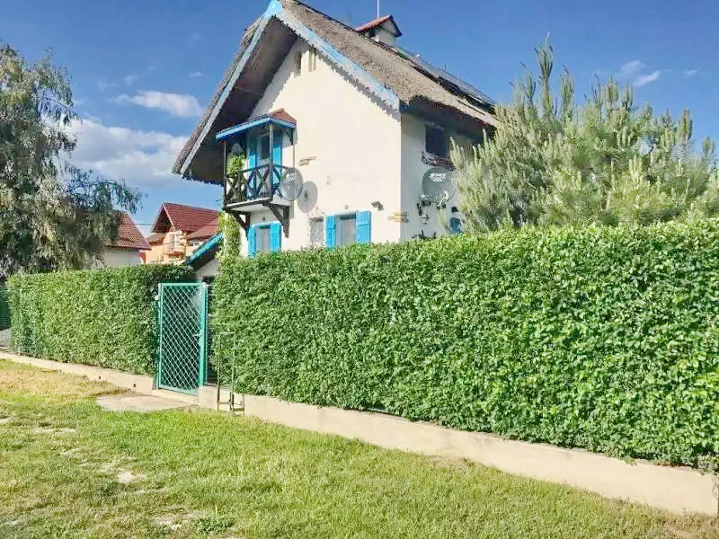 Vulturu Cazare | Motel (K1300-2) Imaginea poate fi supusă drepturilor de autor. Se recomandă contactarea titularului drepturilor.