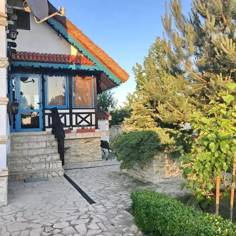 Vulturu Cazare | Motel (K1300-4) Imaginea poate fi supusă drepturilor de autor. Se recomandă contactarea titularului drepturilor.