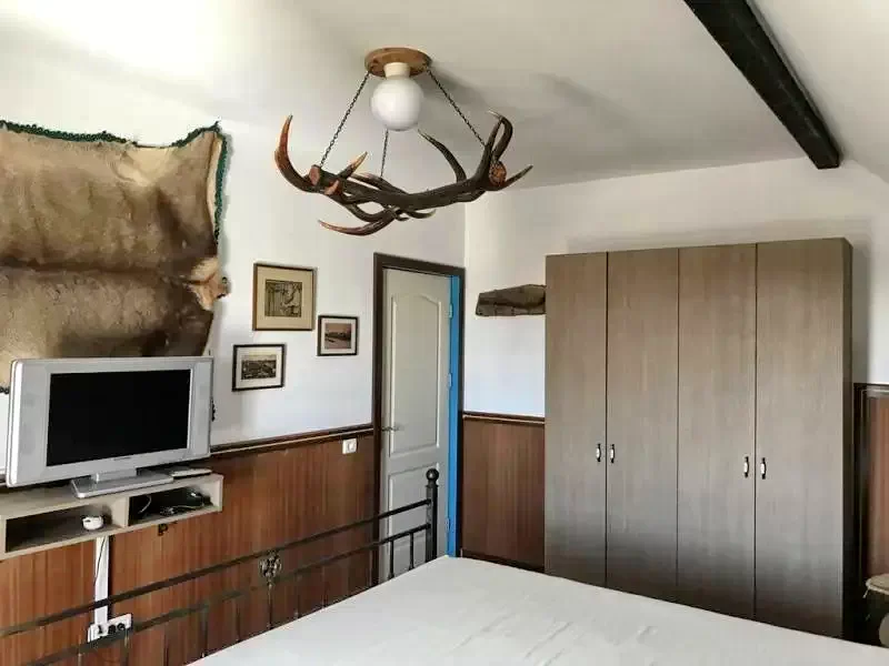 Vulturu Cazare | Motel (K1300-8) Imaginea poate fi supusă drepturilor de autor. Se recomandă contactarea titularului drepturilor.