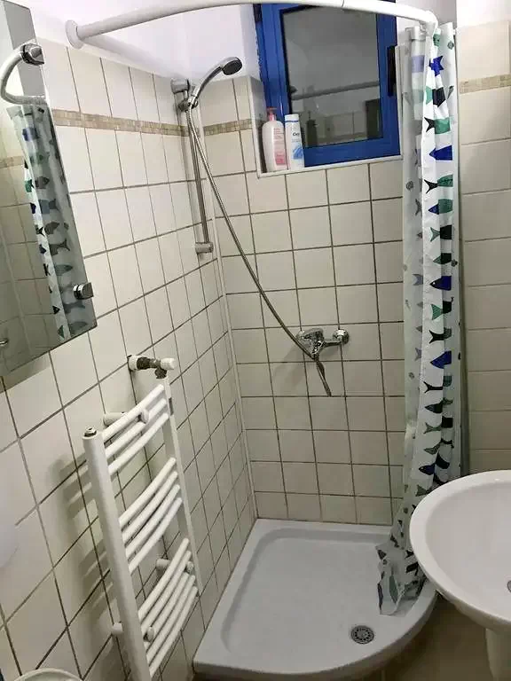 Vulturu Cazare | Motel (K1300-17) Imaginea poate fi supusă drepturilor de autor. Se recomandă contactarea titularului drepturilor.