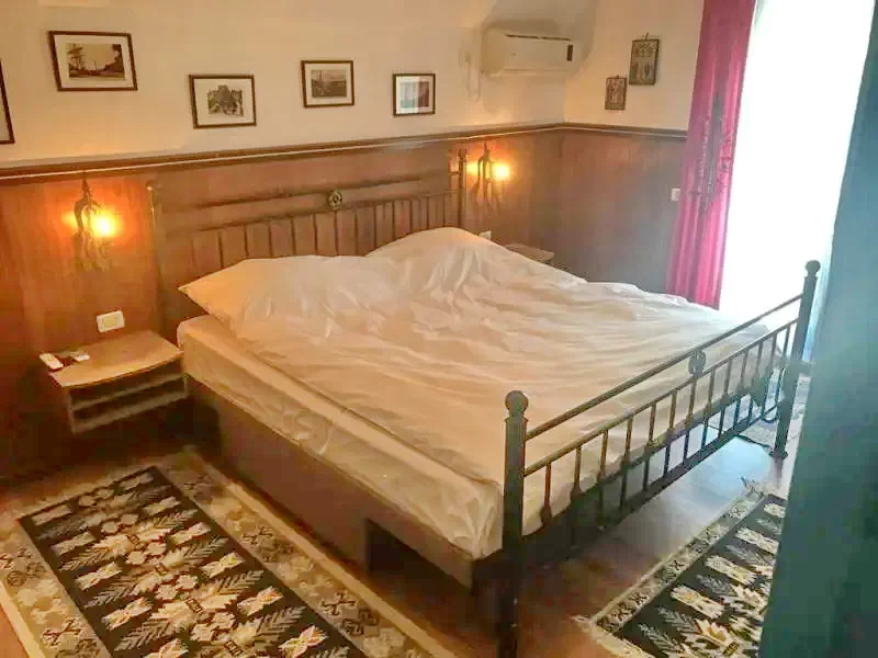 Vulturu Cazare | Motel (K1300-18) Imaginea poate fi supusă drepturilor de autor. Se recomandă contactarea titularului drepturilor.