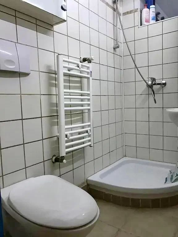 Vulturu Cazare | Motel (K1300-19) Imaginea poate fi supusă drepturilor de autor. Se recomandă contactarea titularului drepturilor.