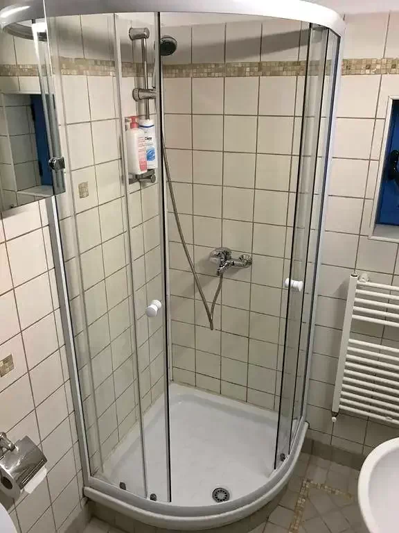  Szállás | Motel (K1300-21) A kép szerzői jogvédelem alatt állhat. Javasolt a kapcsolatfelvétel a jog tulajdonossal.