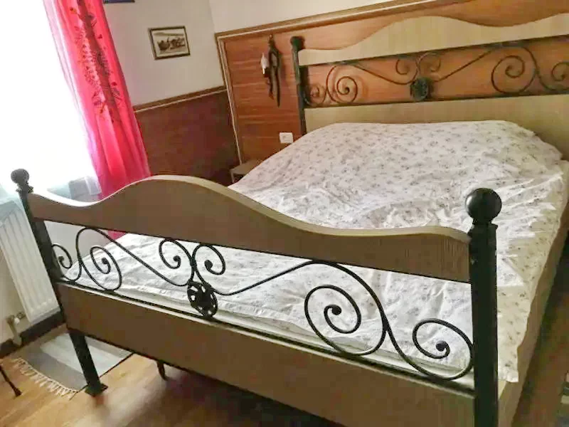 Vulturu Cazare | Motel (K1300-22) Imaginea poate fi supusă drepturilor de autor. Se recomandă contactarea titularului drepturilor.