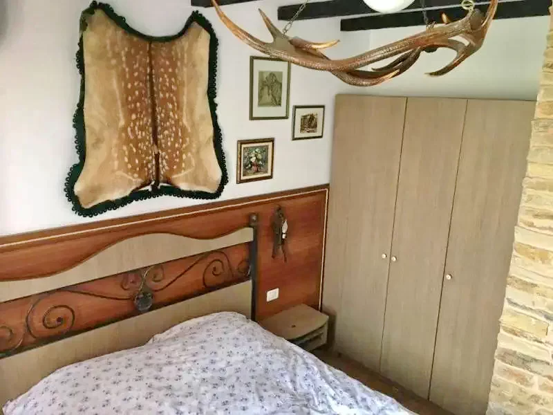 Vulturu Cazare | Motel (K1300-26) Imaginea poate fi supusă drepturilor de autor. Se recomandă contactarea titularului drepturilor.