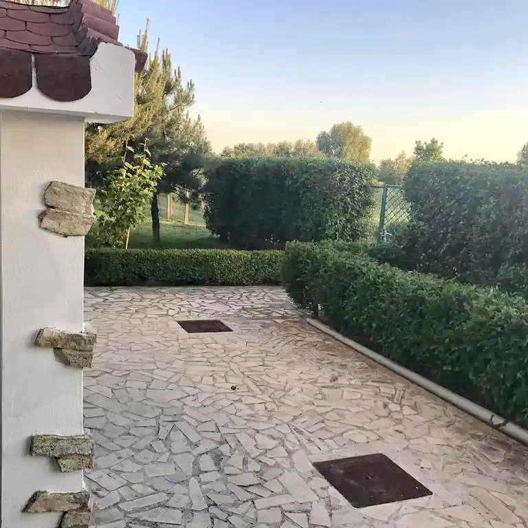  Szállás | Motel (K1300-30) A kép szerzői jogvédelem alatt állhat. Javasolt a kapcsolatfelvétel a jog tulajdonossal.