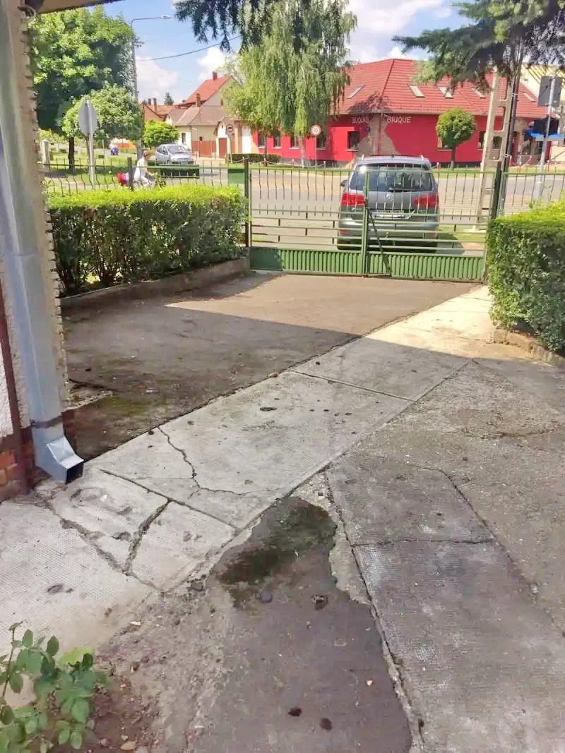  Cazare | Sat de vacanță (K0198-3) Imaginea poate fi supusă drepturilor de autor. Se recomandă contactarea titularului drepturilor.