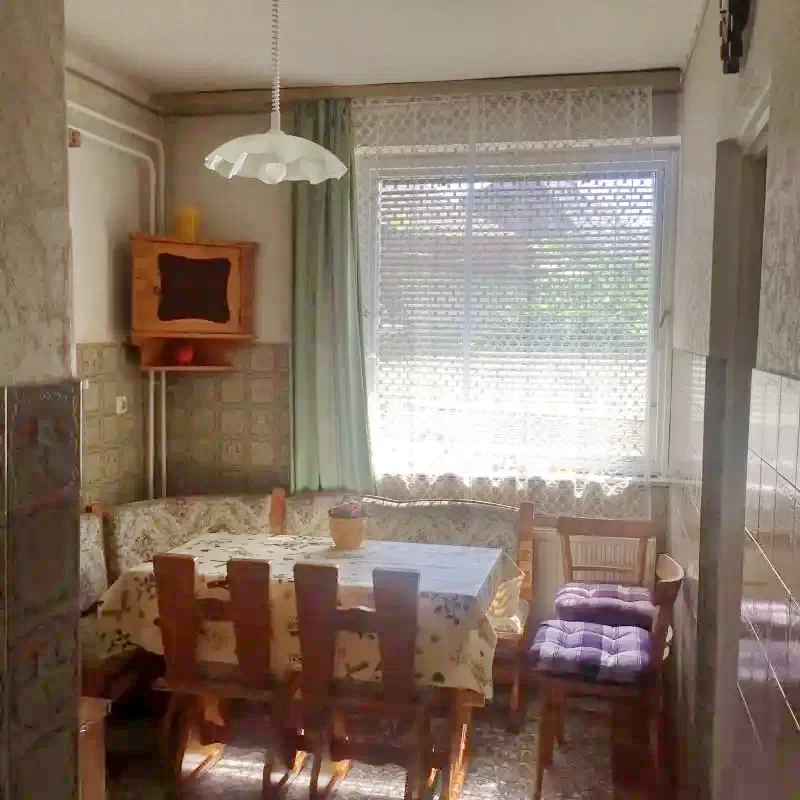  Cazare | Sat de vacanță (K0198-6) Imaginea poate fi supusă drepturilor de autor. Se recomandă contactarea titularului drepturilor.