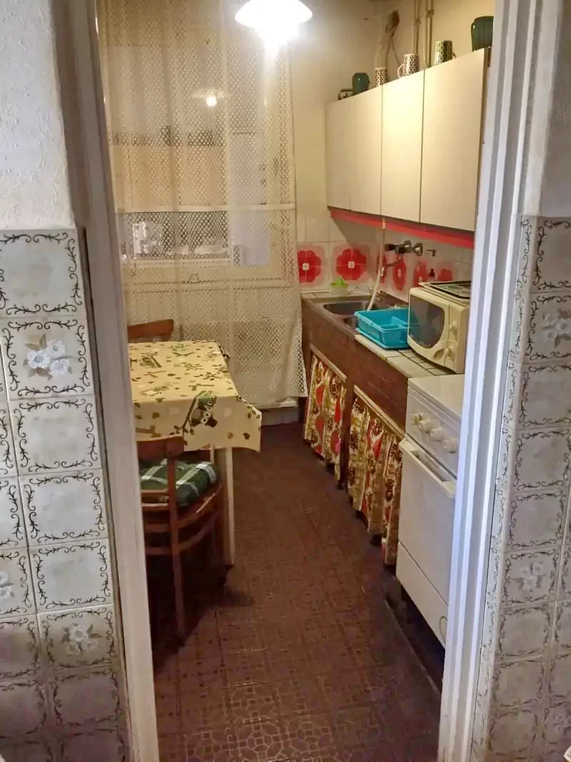  Cazare | Sat de vacanță (K0198-8) Imaginea poate fi supusă drepturilor de autor. Se recomandă contactarea titularului drepturilor.