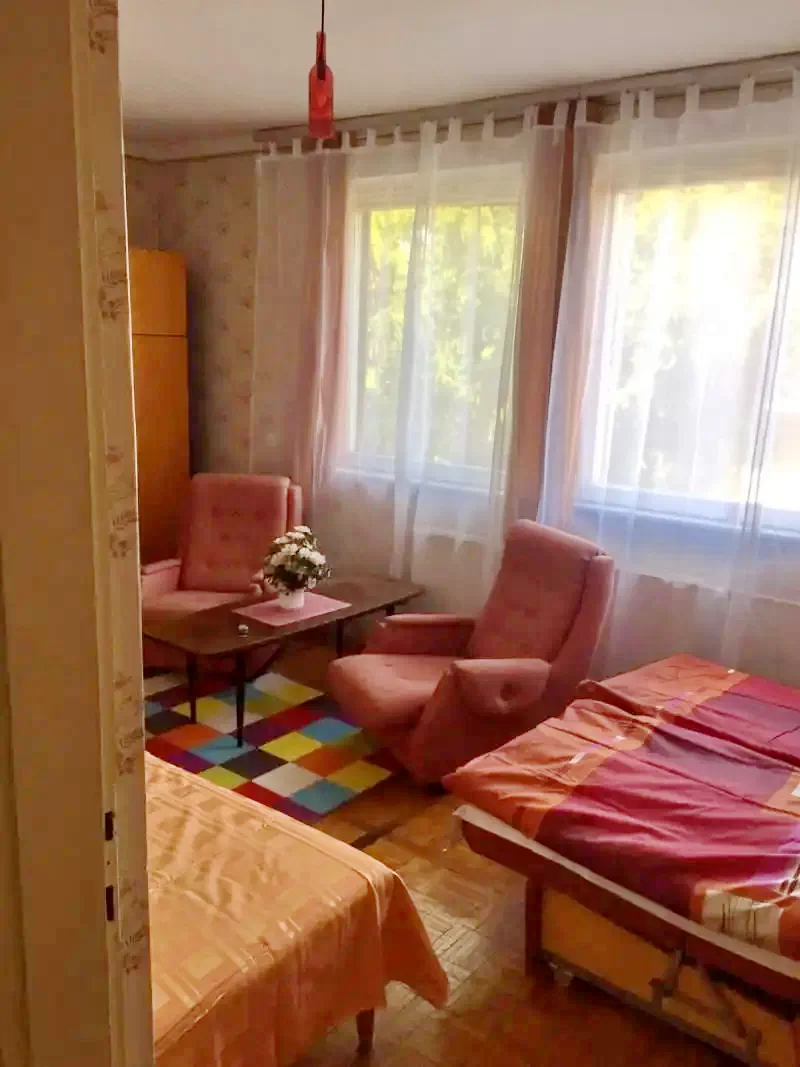  Cazare | Sat de vacanță (K0198-14) Imaginea poate fi supusă drepturilor de autor. Se recomandă contactarea titularului drepturilor.