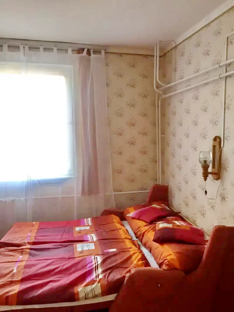  Cazare | Sat de vacanță (K0198-15) Imaginea poate fi supusă drepturilor de autor. Se recomandă contactarea titularului drepturilor.