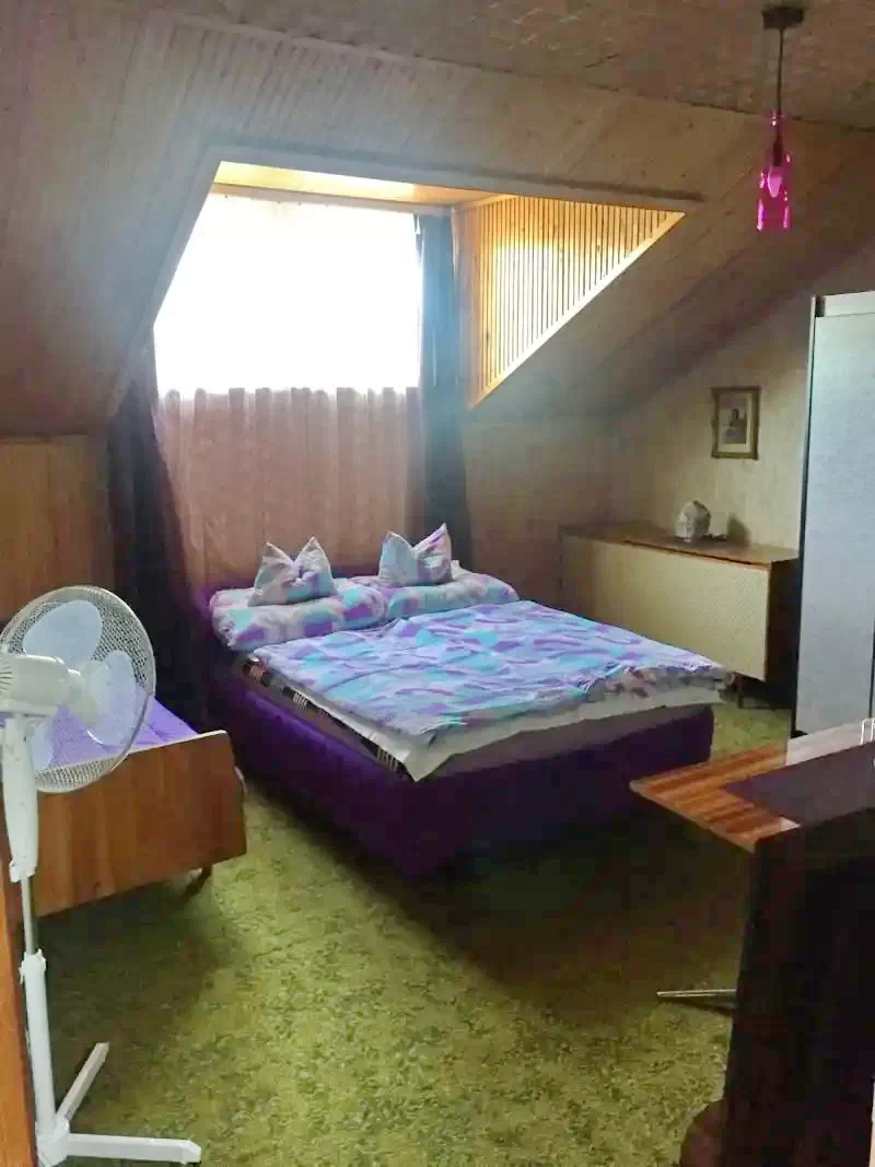  Cazare | Sat de vacanță (K0198-27) Imaginea poate fi supusă drepturilor de autor. Se recomandă contactarea titularului drepturilor.