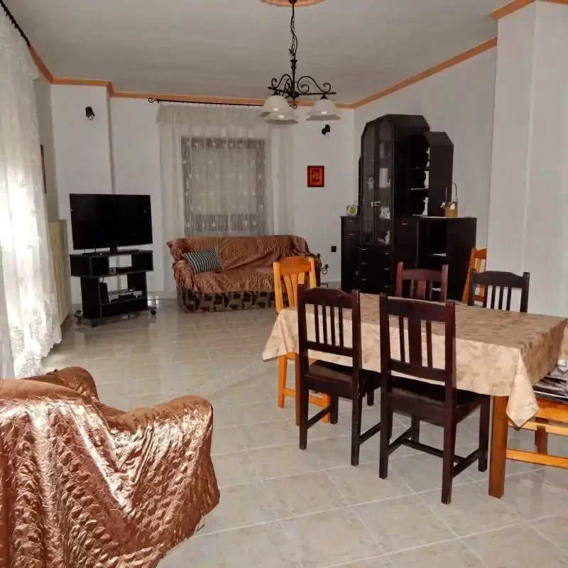 Jula Cazare | Casă de apartamente (K1343-2) Imaginea poate fi supusă drepturilor de autor. Se recomandă contactarea titularului drepturilor.