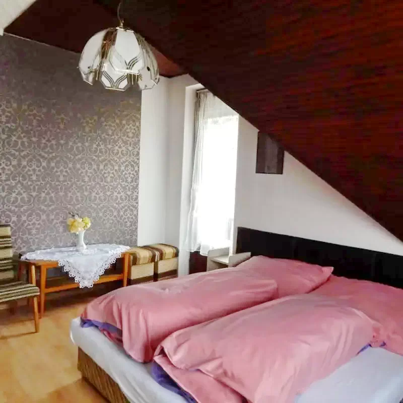 Jula Cazare | Casă de apartamente (K1343-4) Imaginea poate fi supusă drepturilor de autor. Se recomandă contactarea titularului drepturilor.