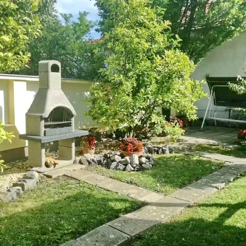 Jula Cazare | Casă de apartamente (K1343-11) Imaginea poate fi supusă drepturilor de autor. Se recomandă contactarea titularului drepturilor.