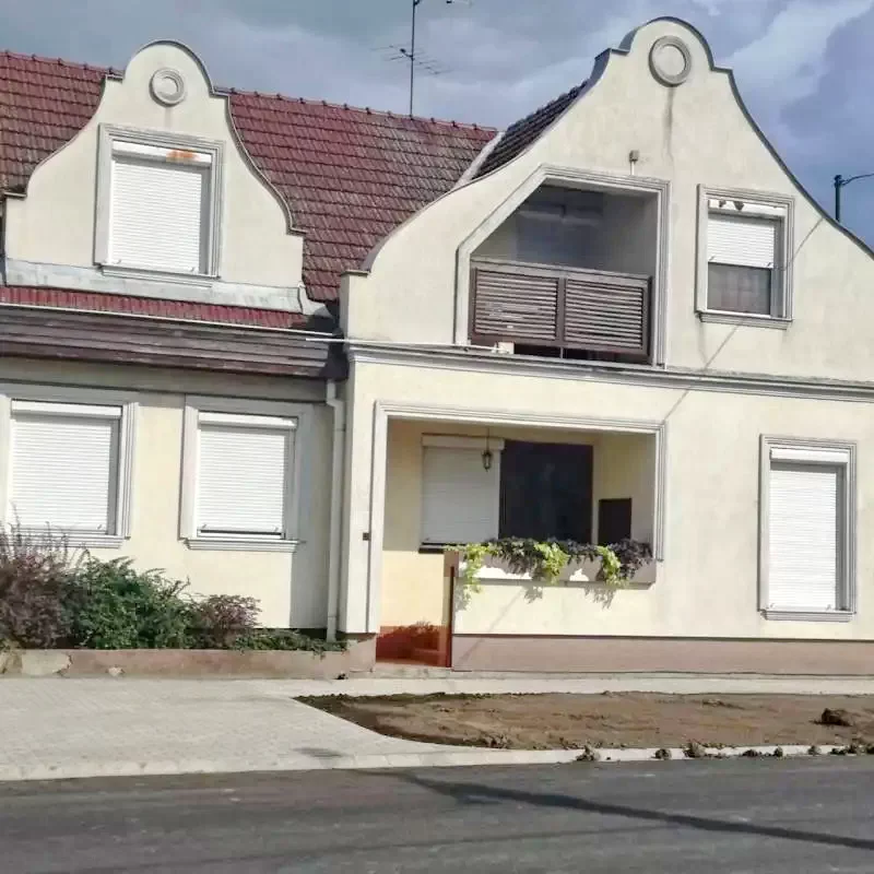 Cazare Gyula - Rokszin Apartman. Imaginea poate fi supusă drepturilor de autor. Se recomandă contactarea titularului drepturilor.