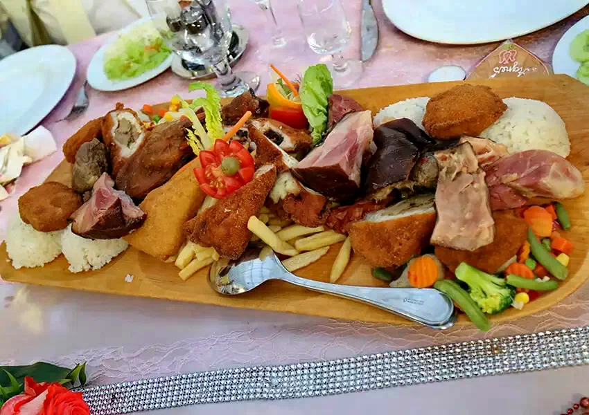  Cazare | Motel (K0818-5) Imaginea poate fi supusă drepturilor de autor. Se recomandă contactarea titularului drepturilor.