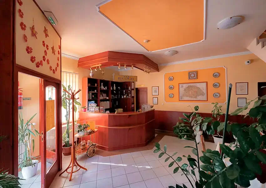  Cazare | Motel (K0818-28) Imaginea poate fi supusă drepturilor de autor. Se recomandă contactarea titularului drepturilor.