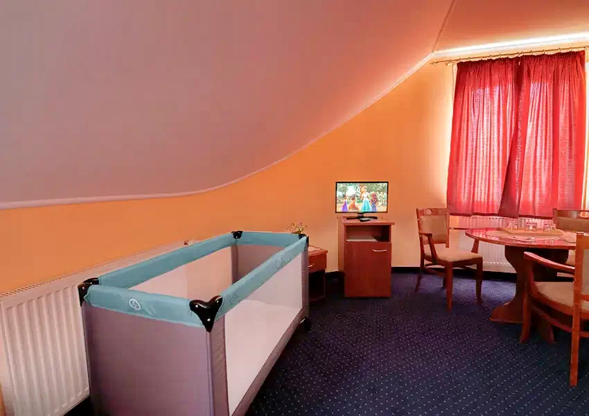  Cazare | Motel (K0818-34) Imaginea poate fi supusă drepturilor de autor. Se recomandă contactarea titularului drepturilor.